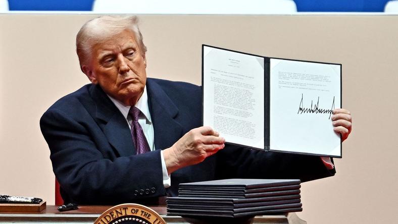 特朗普宣誓就任美国总统:终结战争、夺回巴拿马运河